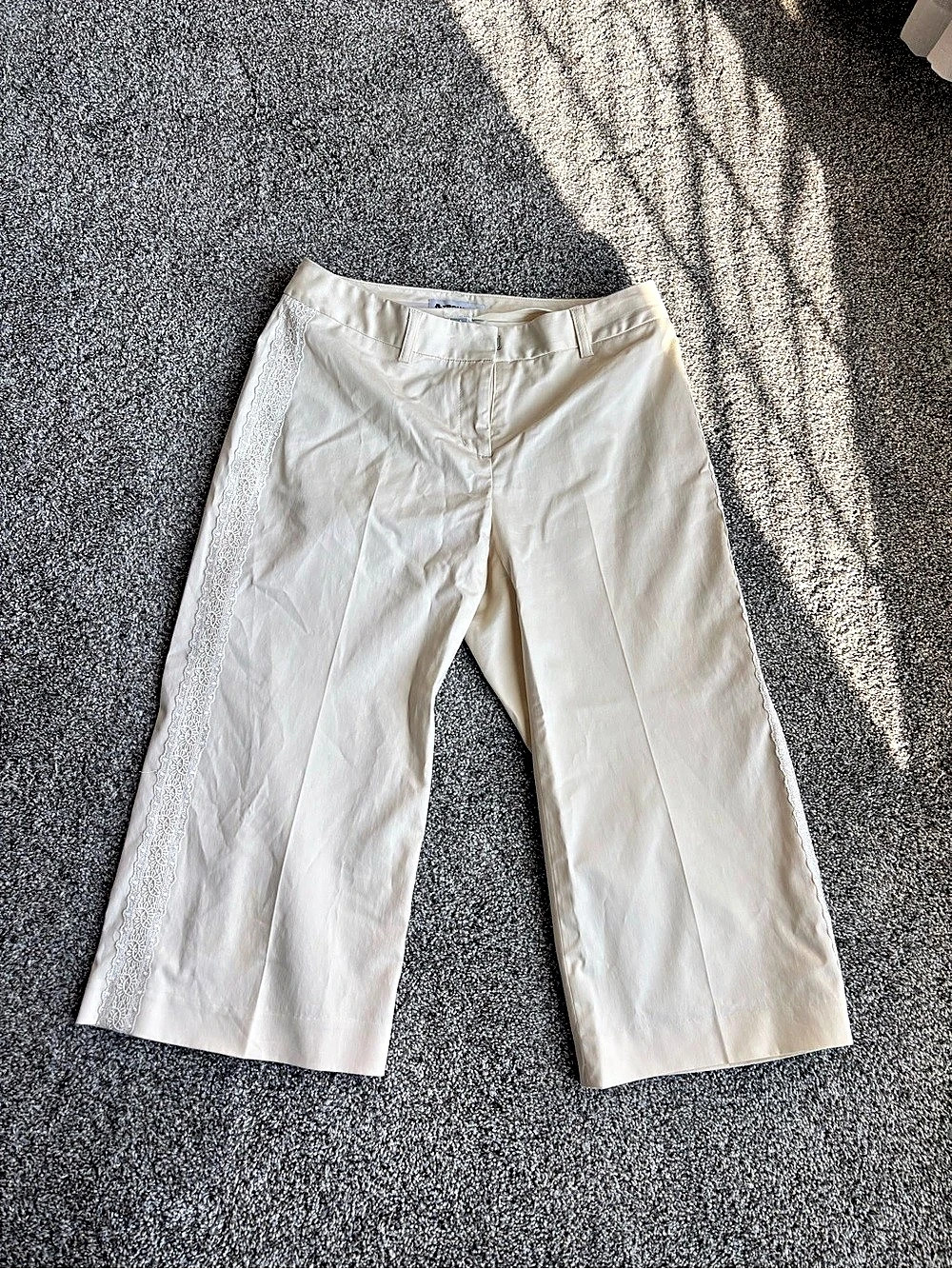 & Trousers Vintage Cream Flare Capri Pants Size 4 With Lace Detailing
